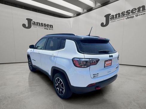 Used 2025 Jeep Compass Trailhawk AWD/4WD image 2