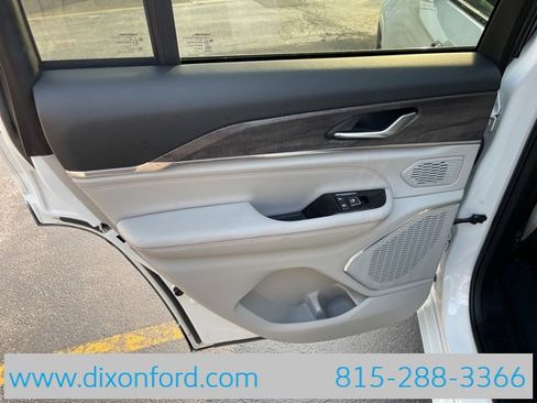 Used 2023 Jeep Grand Cherokee Overland image 25