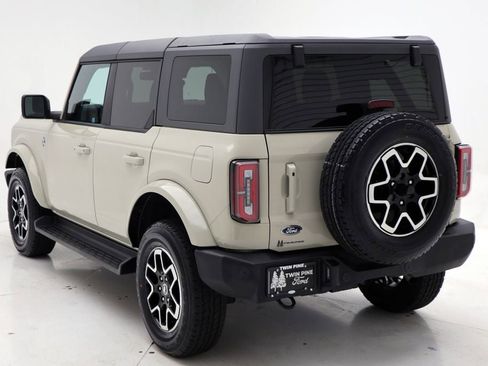 Used 2025 Ford Bronco Outer Banks image 6