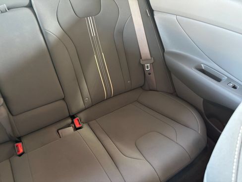 Used 2025 Hyundai Elantra SEL FWD image 37