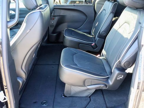 New 2026 Chrysler Pacifica Limited w/ S Appearance Package AWD/4WD image 17