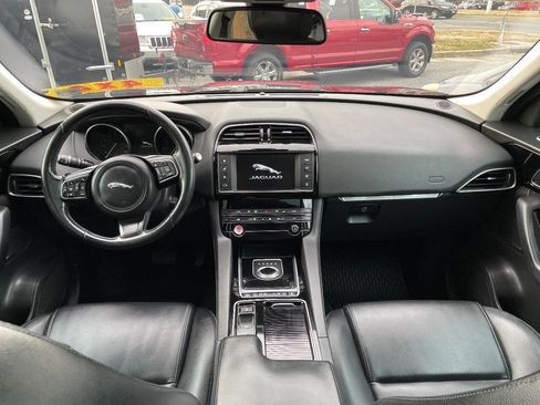 Used 2018 Jaguar F-PACE image 36