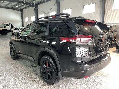 Used 2025 Nissan Rogue SV image 15