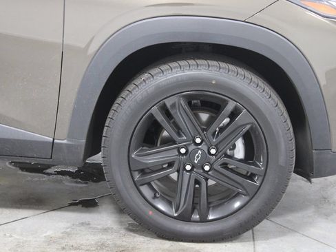 Used 2024 Chevrolet Trax ACTIV w/ Sunroof Package FWD image 12