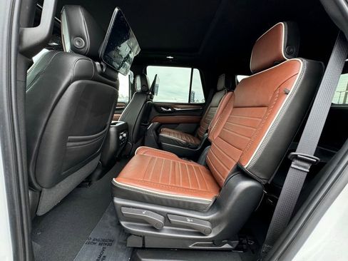 Used 2023 GMC Yukon Denali Ultimate w/ LPO, Floor Liner Package AWD/4WD image 27