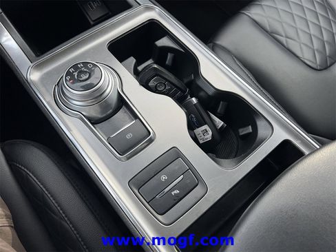 Certified 2024 Ford Edge Titanium image 11