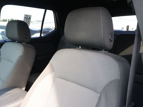 Used 2023 Chevrolet Traverse LT image 10