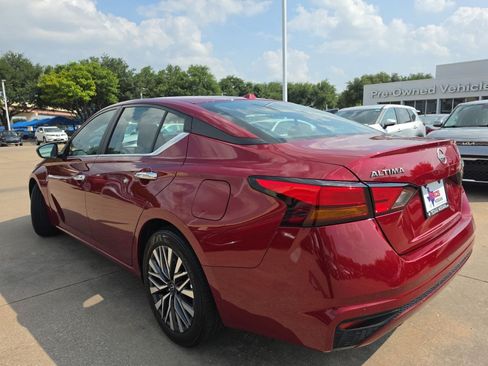 Used 2025 Nissan Altima 2.5 SV FWD image 6
