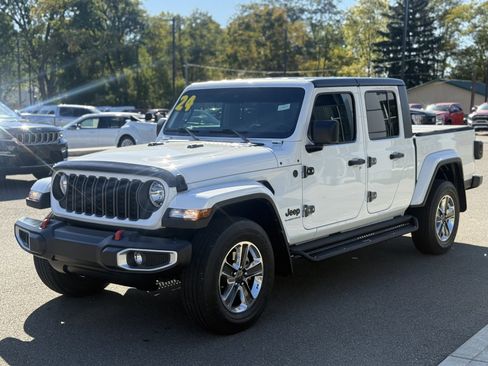 Used 2024 Jeep Gladiator Sport image 6