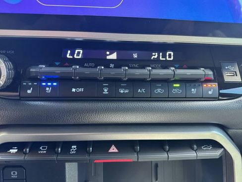 Certified 2025 Toyota Tundra Limited AWD/4WD image 23
