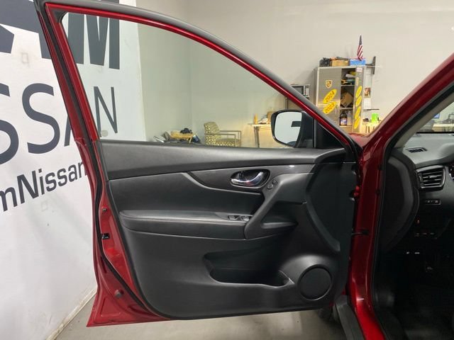 Used 2017 Nissan Rogue S w/ S Appearance Package AWD/4WD image 9