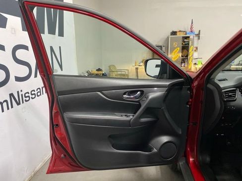 Used 2017 Nissan Rogue S w/ S Appearance Package AWD/4WD image 9