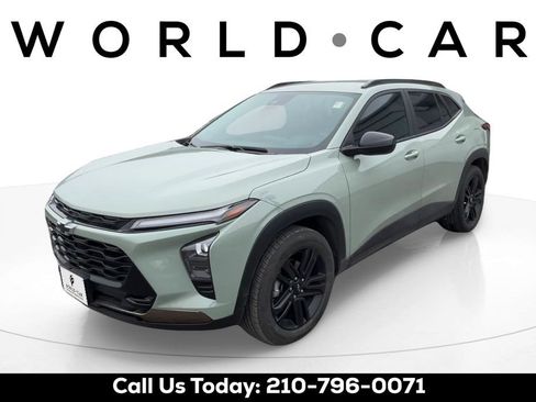 Used 2025 Chevrolet Trax ACTIV w/ Driver Confidence Package image 4