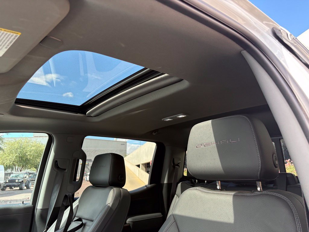 Used 2021 GMC Sierra 1500 Denali w/ Denali Ultimate Package AWD/4WD image 9