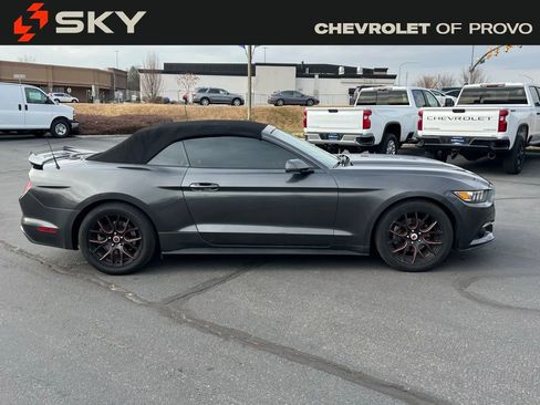 Used 2017 Ford Mustang Premium image 4