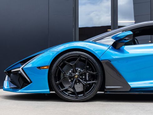 Used 2025 Lamborghini Revuelto AWD/4WD image 12