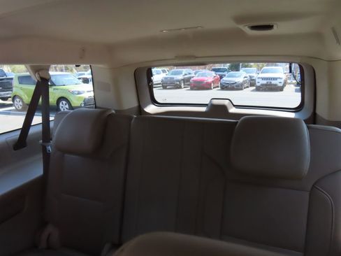 Used 2017 Chevrolet Suburban LT w/ Luxury Package image 36