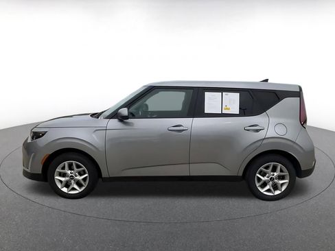 Used 2024 Kia Soul LX w/ Option Group 015 FWD image 9