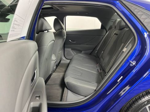 Used 2025 Hyundai Elantra SEL FWD image 25