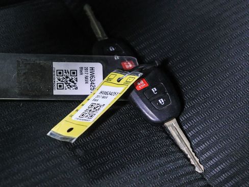 Certified 2017 Toyota RAV4 LE w/ Carpet Mat Package AWD/4WD image 30