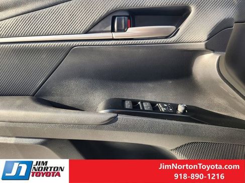 Used 2025 Toyota Camry SE image 24