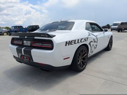 Used 2016 Dodge Challenger SRT Hellcat RWD image 4