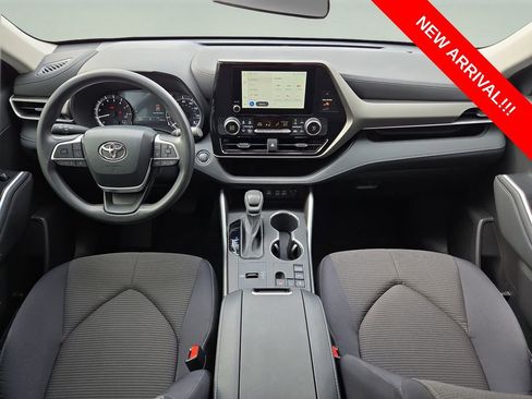 Used 2023 Toyota Highlander L FWD image 9
