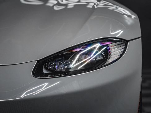 Used 2021 Aston Martin V8 Vantage Coupe image 12