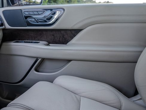 Used 2019 Lincoln Navigator L Reserve AWD/4WD image 24