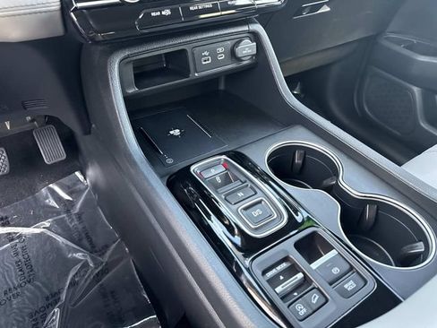 Certified 2024 Honda Pilot Touring image 28