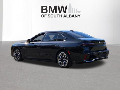 Used 2024 BMW i7 xDrive60 image 5