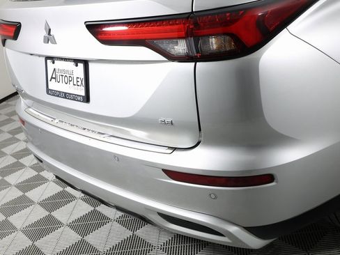 Used 2024 Mitsubishi Outlander SE image 47