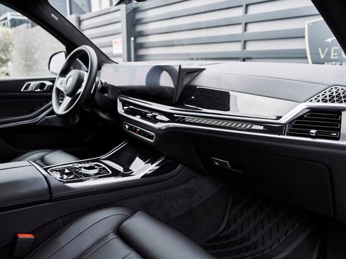 Used 2026 BMW X7 M60i image 43