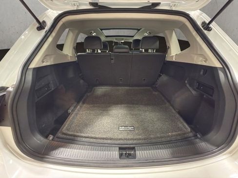 Used 2020 Volkswagen Tiguan SE w/ Panoramic Sunroof Package image 23