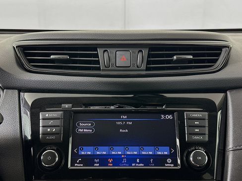 Used 2020 Nissan Rogue S FWD image 21