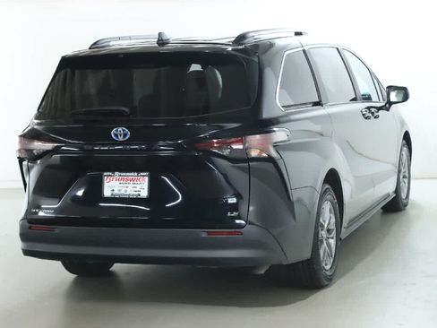 Certified 2025 Toyota Sienna LE AWD/4WD image 44