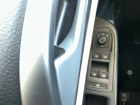 New 2025 Volkswagen Taos SE image 21