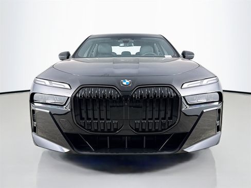 New 2026 BMW 740i image 2