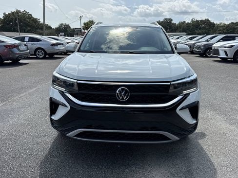 Used 2023 Volkswagen Taos SE FWD image 8