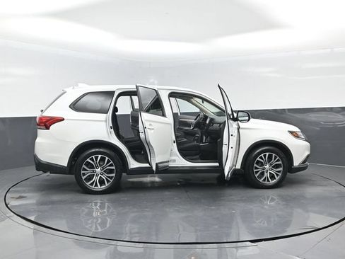 Used 2018 Mitsubishi Outlander SE AWD/4WD image 30