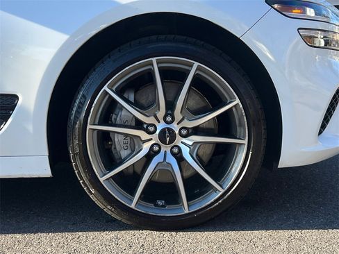 Used 2024 Genesis G70 2.5T image 9
