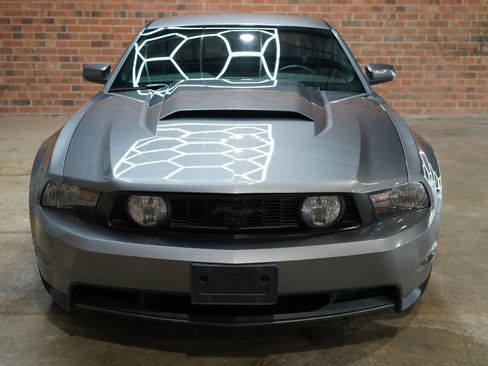 Used 2010 Ford Mustang GT image 6