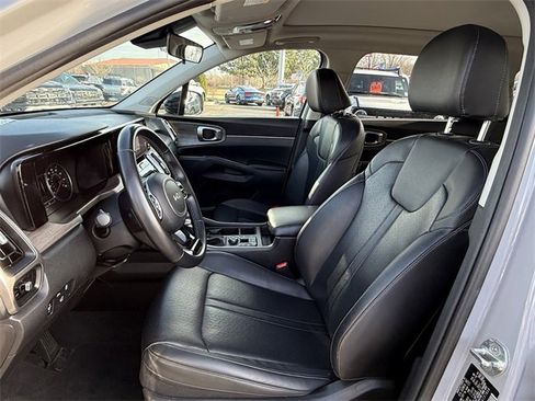 Used 2022 Kia Sorento EX w/ Panoramic Sunroof Package image 6