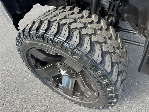 Used 2007 GMC Sierra 2500 SLT w/ Z71 Off-Road Package image 12