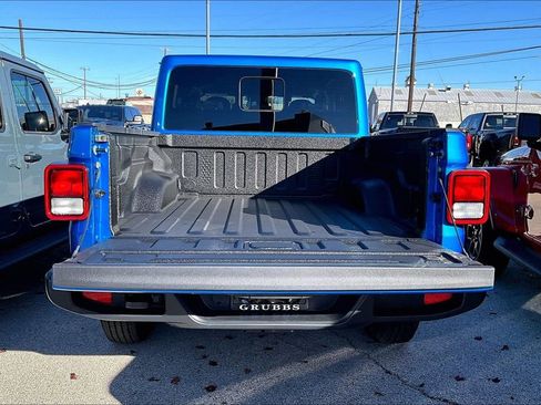 New 2025 Jeep Gladiator Sport image 40