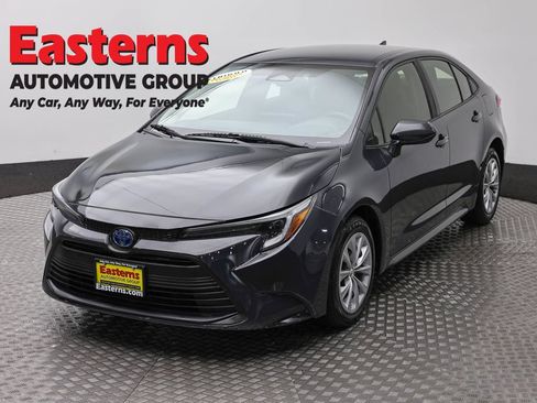 Used 2023 Toyota Corolla LE FWD image 1