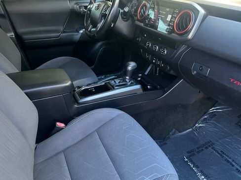 Used 2018 Toyota Tacoma TRD Sport RWD image 16