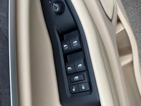 Used 2022 Jeep Grand Cherokee L Limited AWD/4WD image 24