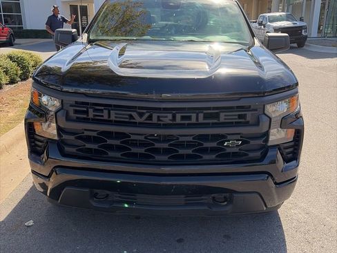 Used 2022 Chevrolet Silverado 1500 Custom image 3