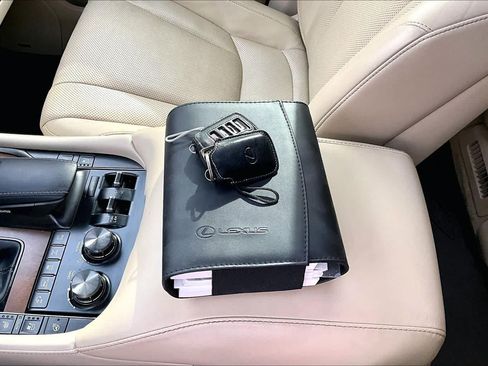 Used 2020 Lexus LX 570 4WD w/ Luxury Package image 15